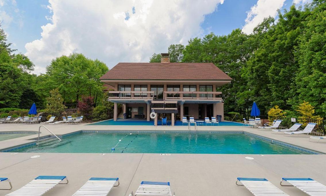 Chestnut Bearadise Villa Gatlinburg Bagian luar foto